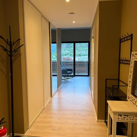 Aurora - Mountain View Apartment *