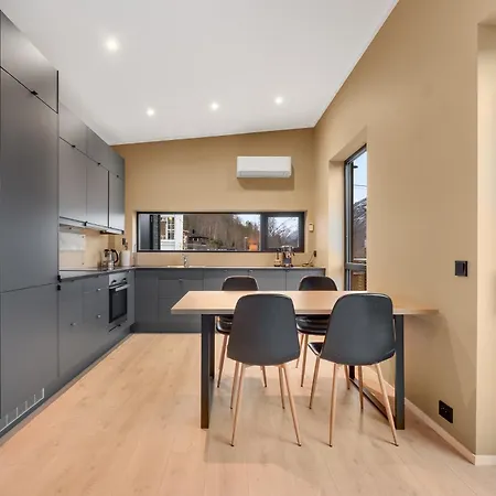 Aurora - Mountain View Apartment Stryn