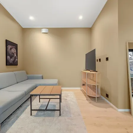 Aurora - Mountain View Apartment