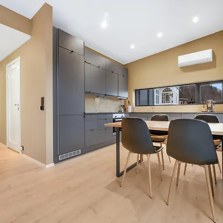 Aurora - Mountain View Apartment